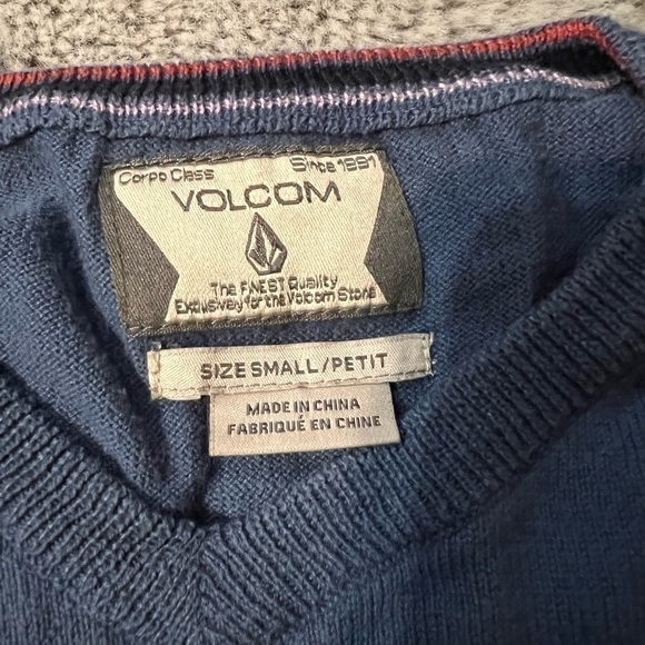 VOLCOM Teen Men’s Size Small Blue V-Neck Lightweight Sweater, VGUC - Picture 3 of 5